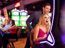 18bmw Live Casino meja Baccarat dealer cantik profesional